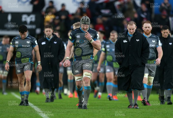 110120 - Ospreys v Saracens - European Rugby Champions Cup - Dejected Dan Lydiate of Ospreys and team mates at full time