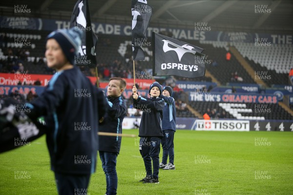 110120 - Ospreys v Saracens - European Rugby Champions Cup - Guard of Honour