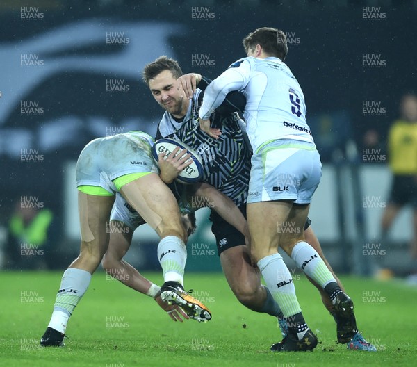 130118 - Ospreys v Saracens - European Rugby Champions Cup - Ashley Beck of Ospreys is tackled by Sean Maitland and Richard Wigglesworth of Saracens