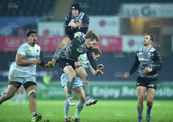 130118 - Ospreys v Saracens - European Rugby Champions Cup - Sam Davies of Ospreys is taken out in the air by Chris Wyles of Saracens
