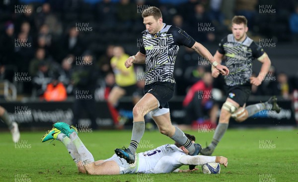 130118 - Ospreys v Saracens - European Rugby Champions Cup - Alex Goode of Saracens gathers the ball before Dan Biggar of Ospreys can get to it