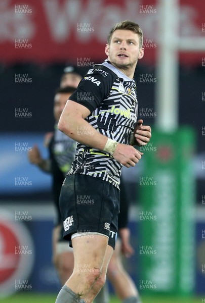 130118 - Ospreys v Saracens - European Rugby Champions Cup - Dan Biggar of Ospreys kicks a penalty to draw the game 15-15