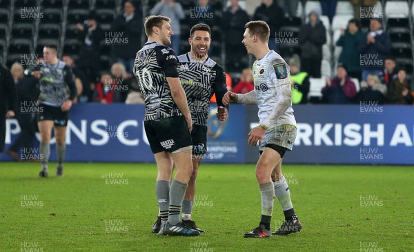 130118 - Ospreys v Saracens - European Rugby Champions Cup - Dan Biggar and Rhys Webb of Ospreys share a laugh with Liam Williams of Saracens