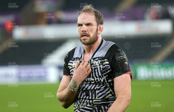 130118 - Ospreys v Saracens - European Rugby Champions Cup - Dejected Alun Wyn Jones of Ospreys at full time