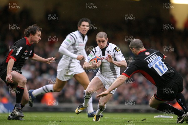 22.03.08 Saracens v Ospreys Ospreys Shane Williams takes on Andy Farrell. 