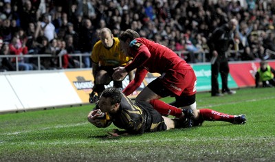 02.04.10 - Ospreys v Scarlets - Magners League - Tommy Bowe of Ospreys beats Rhys Priestland of Scarlets to score try. 