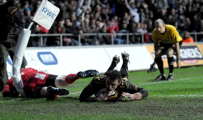 02.04.10 - Ospreys v Scarlets - Magners League - Tommy Bowe of Ospreys beats Rhys Priestland of Scarlets to score try. 