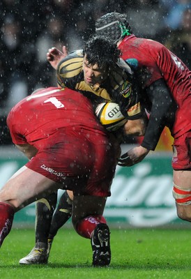 02.04.10 - Ospreys v Scarlets - Magners League - Mike Phillips of Ospreys takes on Iestyn Thomas and Lou Reed of Scarlets. 