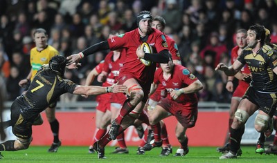 02.04.10 - Ospreys v Scarlets - Magners League - Lou Reed of Scarlets. 