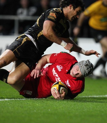 02.04.10 ... Ospreys v Scarlets, Magners League -  Jonathan Davies of Scarlets beats Mike Phillips of Ospreys to score try 