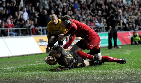 02.04.10 - Ospreys v Scarlets - Magners League - Tommy Bowe of Ospreys beats Rhys Priestland of Scarlets to score try. 