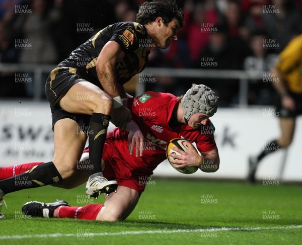 02.04.10 ... Ospreys v Scarlets, Magners League -  Jonathan Davies of Scarlets beats Mike Phillips of Ospreys to score try 