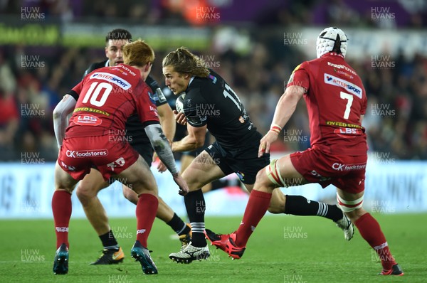 071017 - Ospreys v Scarlets - Guinness PRO14 - Jeff Hassler of Ospreys takes on Rhys Patchell and Will Boyde of Scarlets