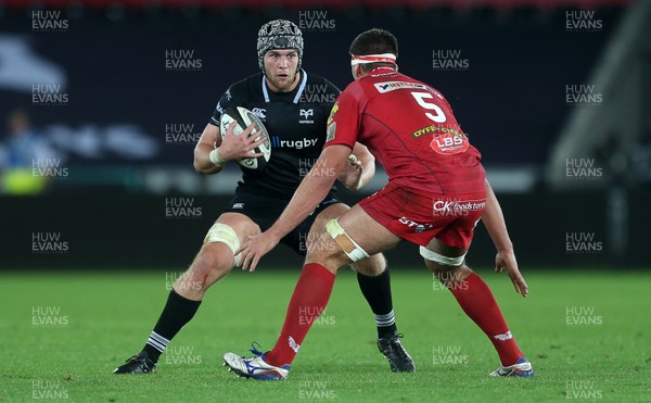 071017 - Ospreys v Scarlets - Guinness PRO14 - Dan Lydiate of Ospreys is challenged by Lewis Rawlins of Scarlets