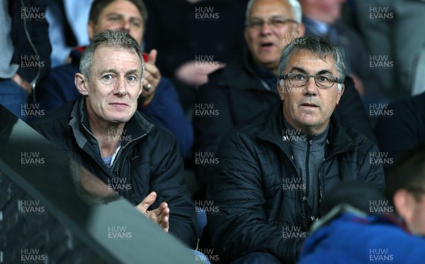 071017 - Ospreys v Scarlets - Guinness PRO14 - Wales Coach Rob Howley and WRU's Gearing John