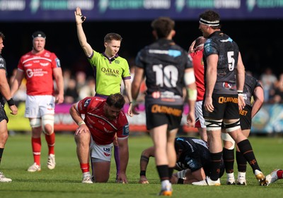 090526 - Ospreys v Scarlets - United Rugby Championship - Referee Ben Connor 