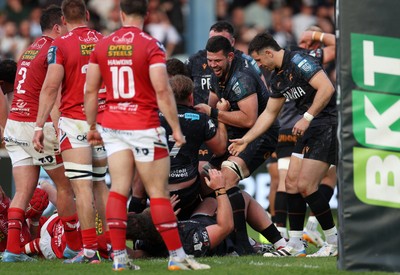 090526 - Ospreys v Scarlets - United Rugby Championship - Jac Morgan of Ospreys celebrates scoring a try with team mates