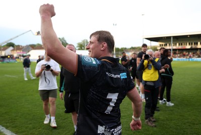090526 - Ospreys v Scarlets - United Rugby Championship - Jac Morgan of Ospreys thanks the fans at full time