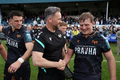 090526 - Ospreys v Scarlets - United Rugby Championship - Ospreys Head Coach Mark Jones and Jac Morgan at full time