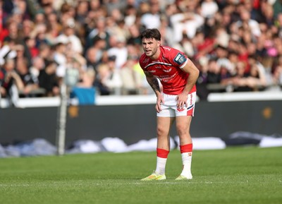 090526 - Ospreys v Scarlets - United Rugby Championship - Joe Roberts of Scarlets 