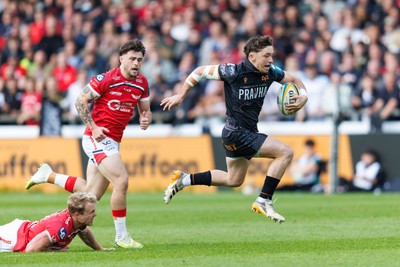 090526 - Ospreys v Scarlets - United Rugby Championship - Dan Edwards of Ospreys bursts clear win the way to scoring his first try of the match