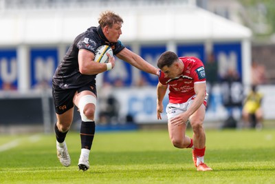 090526 - Ospreys v Scarlets - United Rugby Championship - Jac Morgan of Ospreys hands off Dane Blacker of Scarlets