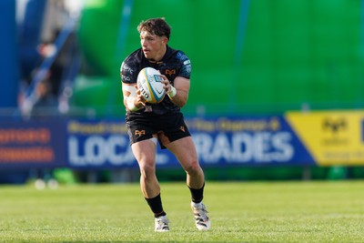 090526 - Ospreys v Scarlets - United Rugby Championship - Dan Edwards of Ospreys