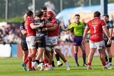 090526 - Ospreys v Scarlets - United Rugby Championship - Tensions boil over