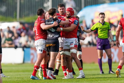 090526 - Ospreys v Scarlets - United Rugby Championship - Tensions boil over