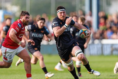 090526 - Ospreys v Scarlets - United Rugby Championship - Ryan Smith of Ospreys on the charge