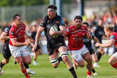 090526 - Ospreys v Scarlets - United Rugby Championship - Ryan Smith of Ospreys on the charge
