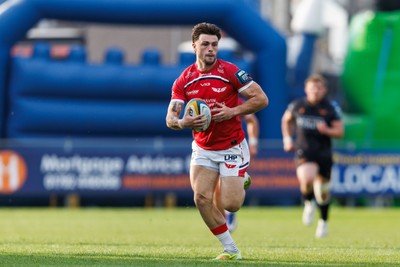090526 - Ospreys v Scarlets - United Rugby Championship - Joe Roberts of Scarlets on the attack
