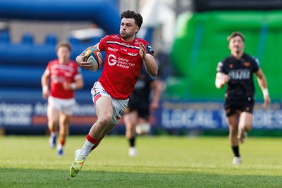 090526 - Ospreys v Scarlets - United Rugby Championship - Joe Roberts of Scarlets on the attack
