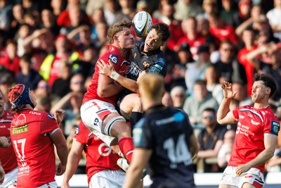090526 - Ospreys v Scarlets - United Rugby Championship - Taine Plumtree of Scarlets and Jack Walsh of Ospreys compete for a high ball