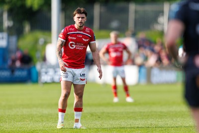 090526 - Ospreys v Scarlets - United Rugby Championship - Joe Roberts of Scarlets