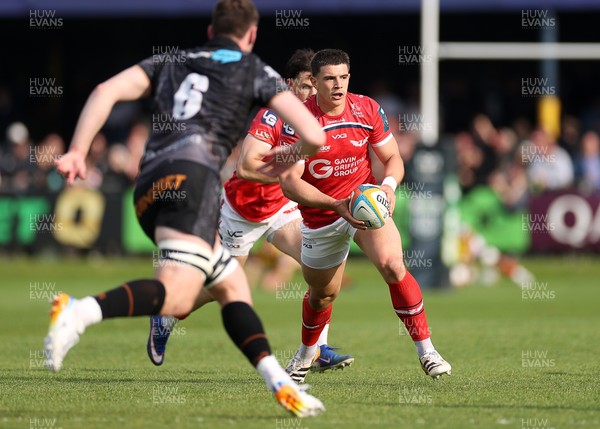 090526 - Ospreys v Scarlets - United Rugby Championship - Joe Hawkins of Scarlets 