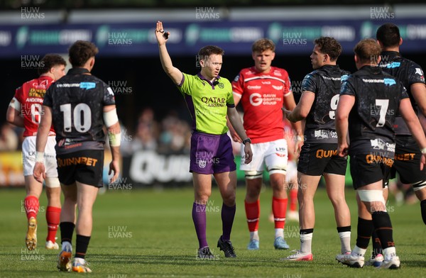 090526 - Ospreys v Scarlets - United Rugby Championship - Referee Ben Connor 