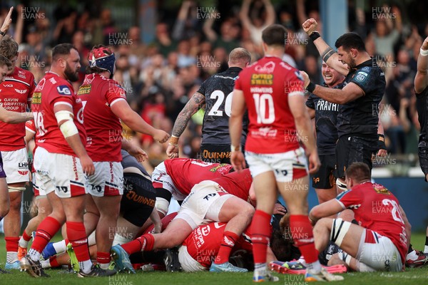 090526 - Ospreys v Scarlets - United Rugby Championship - Jac Morgan of Ospreys celebrates scoring a try with team mates