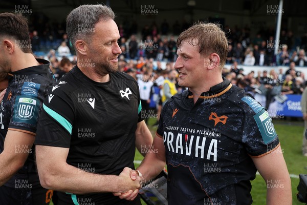 090526 - Ospreys v Scarlets - United Rugby Championship - Ospreys Head Coach Mark Jones and Jac Morgan at full time