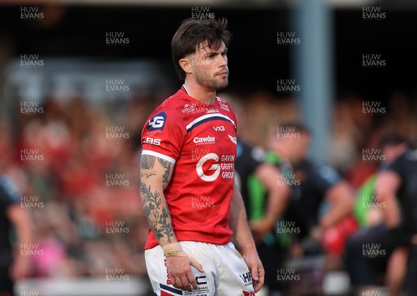 090526 - Ospreys v Scarlets - United Rugby Championship - Joe Roberts of Scarlets 