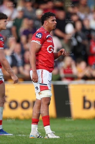 090526 - Ospreys v Scarlets - United Rugby Championship - Dan Davis of Scarlets 
