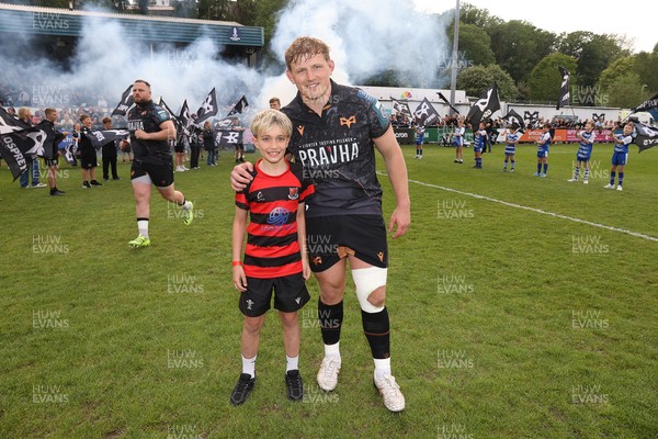 090526 - Ospreys v Scarlets - United Rugby Championship - Jac Morgan of Ospreys with mascot
