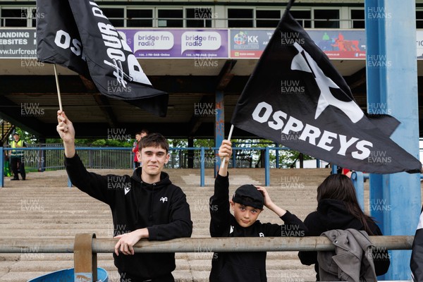 090526 - Ospreys v Scarlets - United Rugby Championship - Fans before the match
