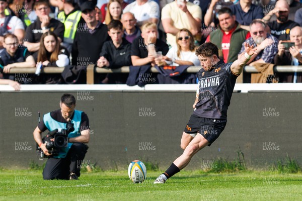 090526 - Ospreys v Scarlets - United Rugby Championship - Dan Edwards of Ospreys kicks at goal