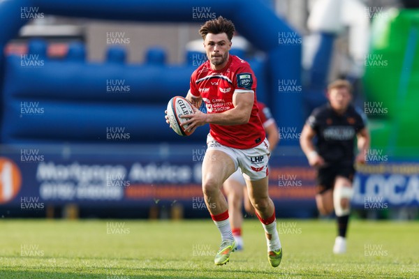 090526 - Ospreys v Scarlets - United Rugby Championship - Joe Roberts of Scarlets on the attack
