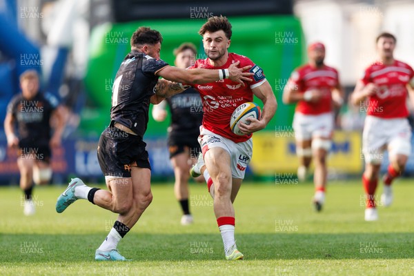 090526 - Ospreys v Scarlets - United Rugby Championship - Joe Roberts of Scarlets hands off Luke Morgan of Ospreys