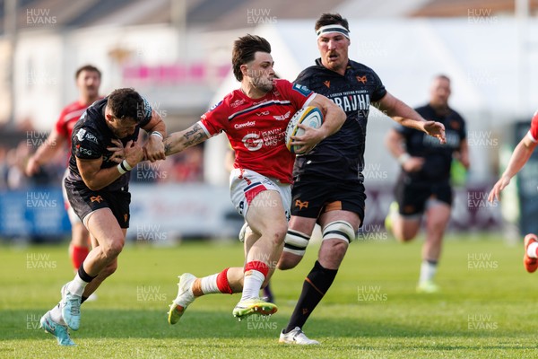 090526 - Ospreys v Scarlets - United Rugby Championship - Joe Roberts of Scarlets is held by Luke Morgan of Ospreys