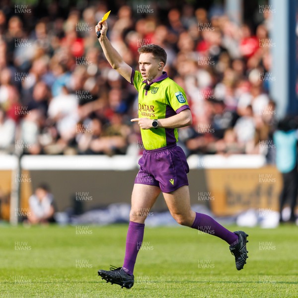 090526 - Ospreys v Scarlets - United Rugby Championship - Referee Ben Connor shows a yellow card