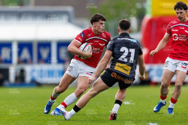 090526 - Ospreys v Scarlets - United Rugby Championship - Eddie James of Scarlets looks for a gap