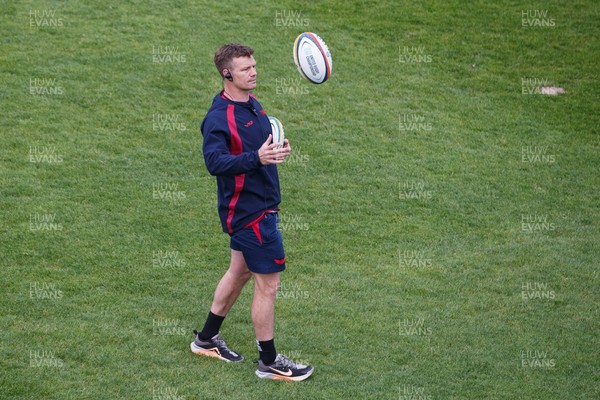 090526 - Ospreys v Scarlets - United Rugby Championship - Scarlets head coach Dwayne Peel during the warm up